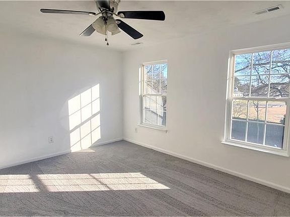 4th image of 2237 Pulaski St