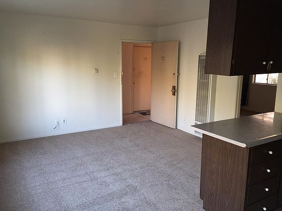 3rd image of 870 Grove St