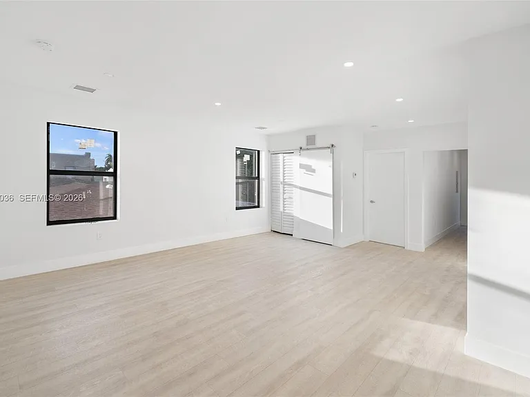1721 SW 13th St #4 — Photo 7