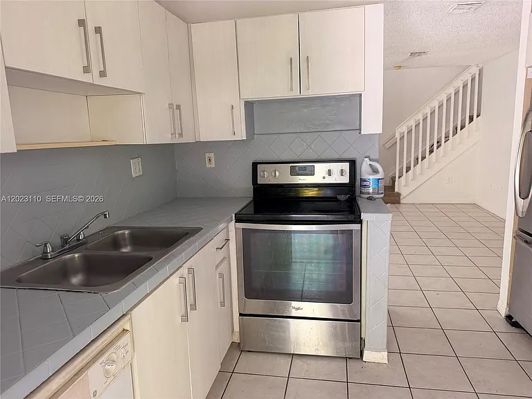 18674 SW 100th Ave #18674 — Photo 6