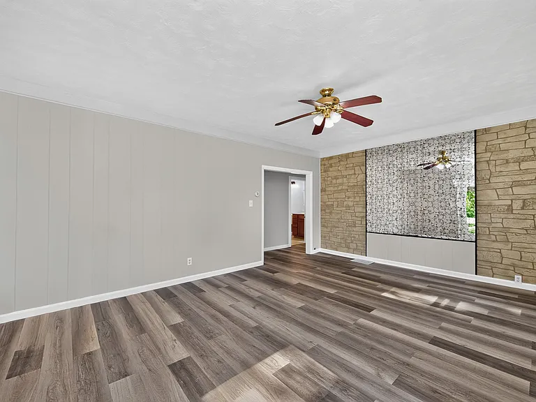 904 Locust Corner Rd — Photo 19