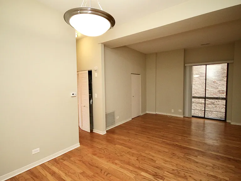 2310 N Clark St #2E — Photo 11