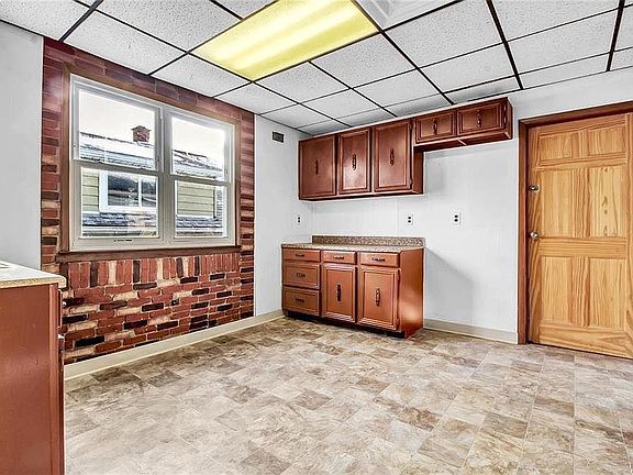 3rd image of 119 Hedwig Ave