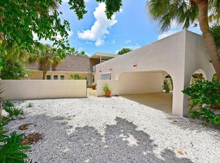 36 Island Cir, Sarasota, FL 34242