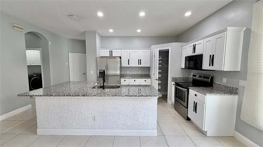 Building Photo - 4860 Chalfont Dr