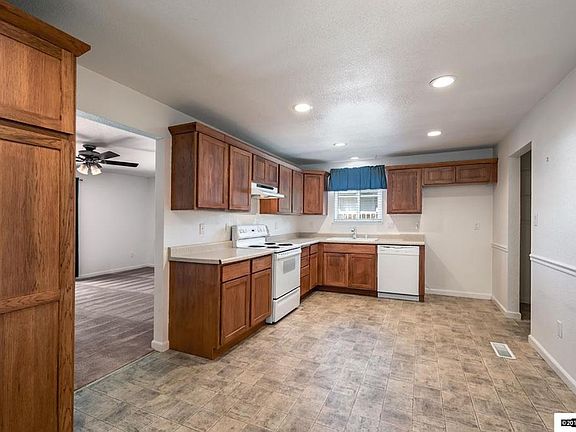 5th image of 913 E Greenbrae Dr