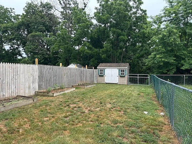335 Cindy Dr — Photo 22