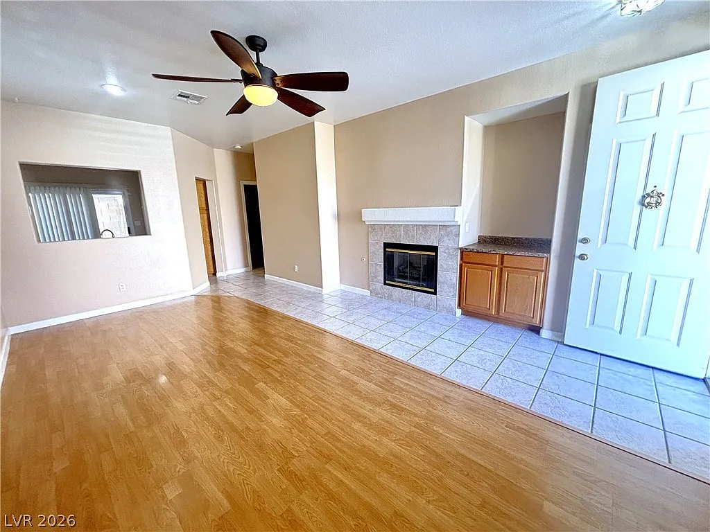 2 bed, 2.0 bath, 936 sqft, $1,700 — Photo 2