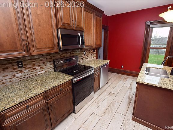 4th image of 404 N Adelaide St