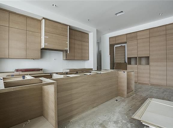 4th image of 5534 Del Roy Dr