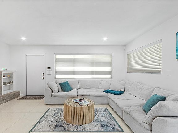 4th image of 171 SE 31st Avenue