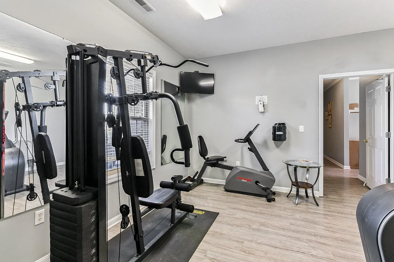 Lake Point Apartments — Photo 3