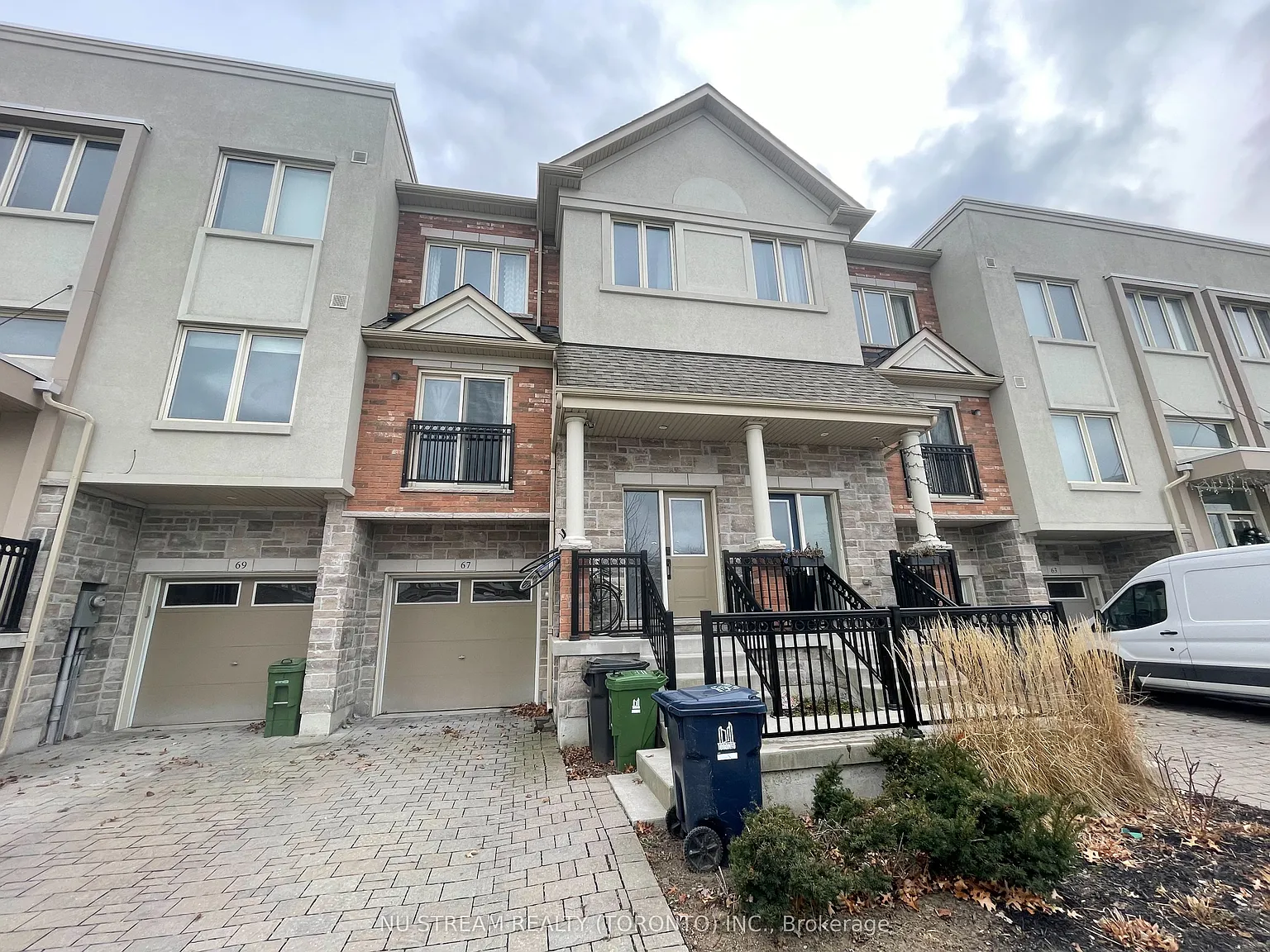 4 bed, $3,900 — Photo 1
