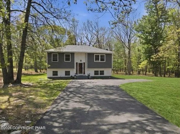 208 Depue Cir, Bushkill, PA 18324