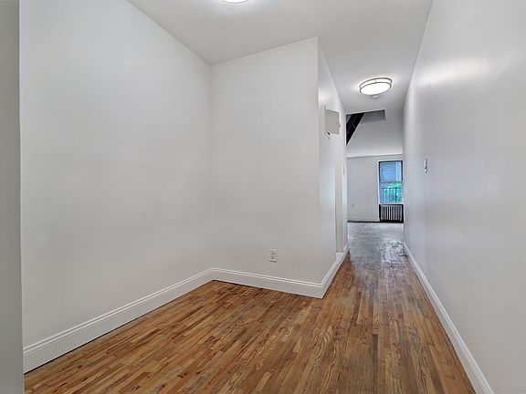 5th image of 332 W 47th St APT 5A