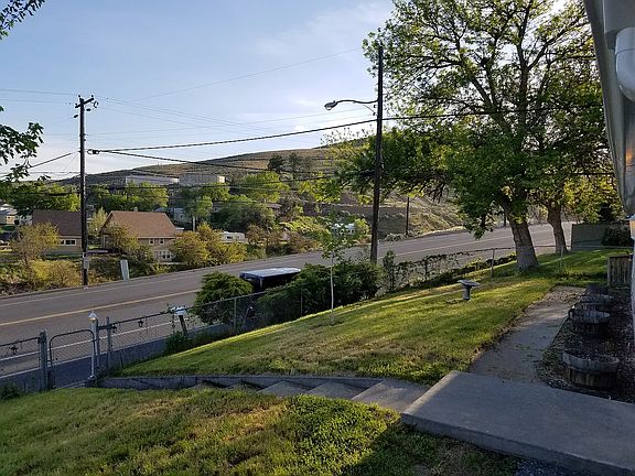 2nd image of 805 1st Ave NW