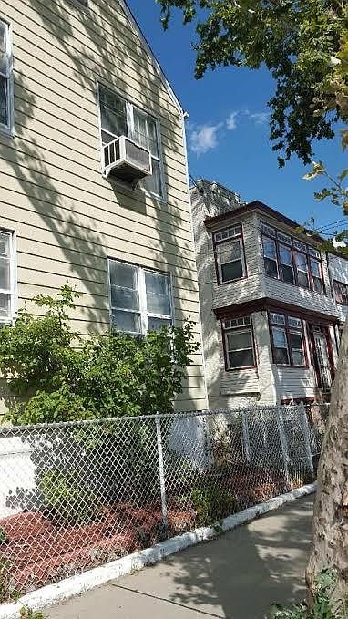 2nd image of 28 Stegman St