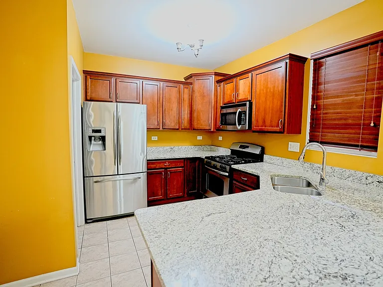470 Grosvenor Ln #470 — Photo 5