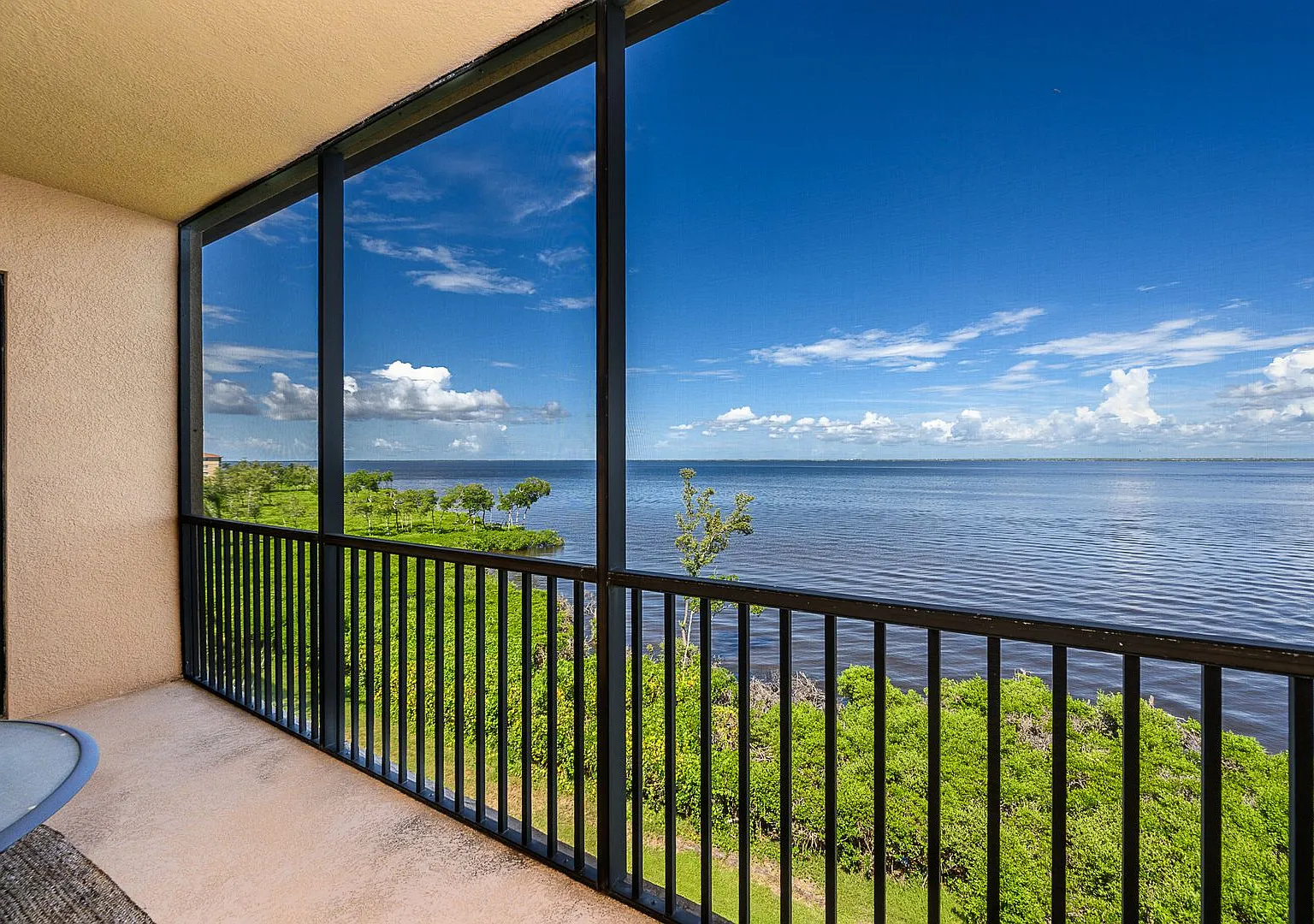Seasonal Executive Luxury Rental 3-Month Minimum — Photo 4