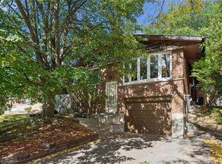 128 Briar Knoll Dr, Kitchener, ON N2E 2B8