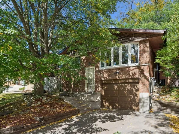 128 Briar Knoll Dr, Kitchener, ON N2E 2B8