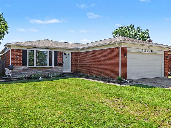 4th image of 32506 Shawn Dr