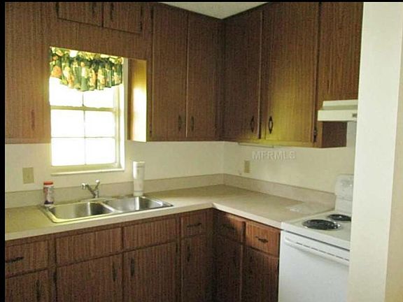 4th image of 1106 Carlton Ct