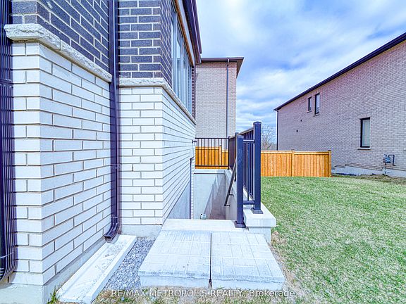 2nd image of 1201 Chateau Ct