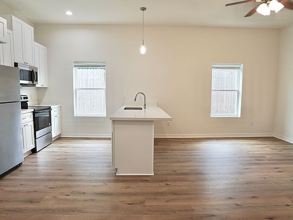 5th image of 170 Bailey Ave