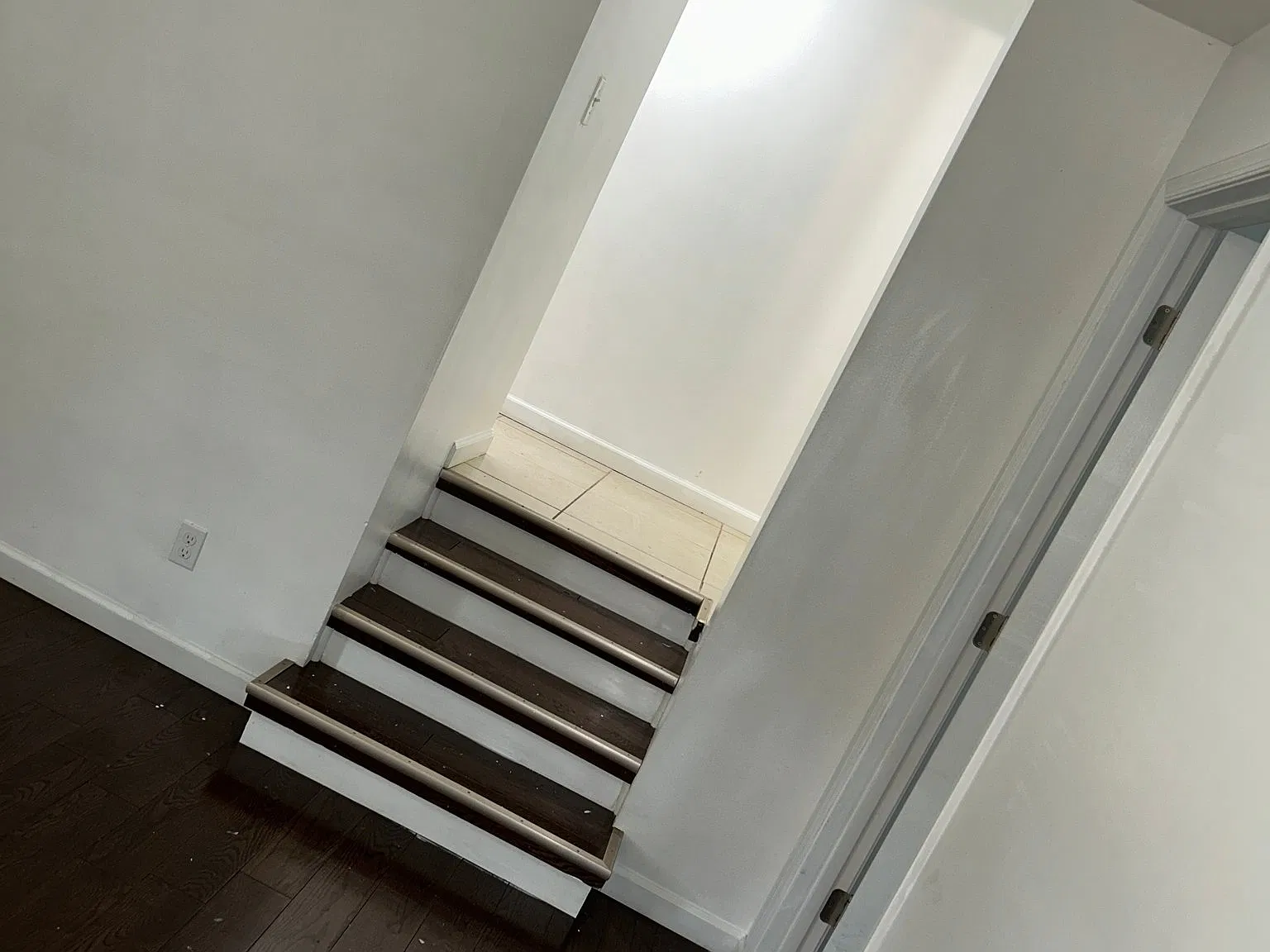 1st fl 2 beds 1 bath — Photo 4