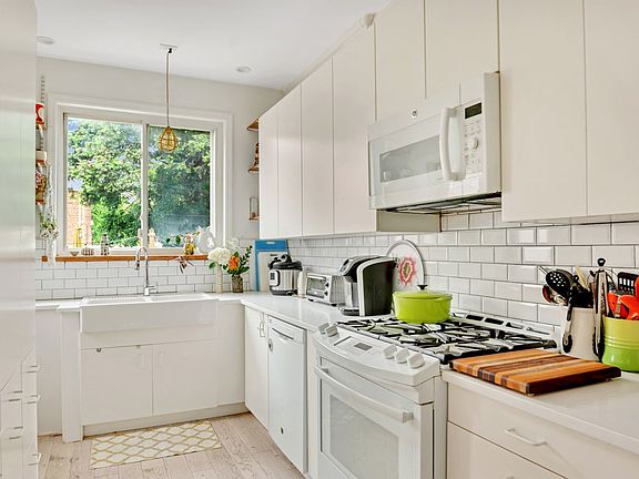 4th image of 4109 Avenue