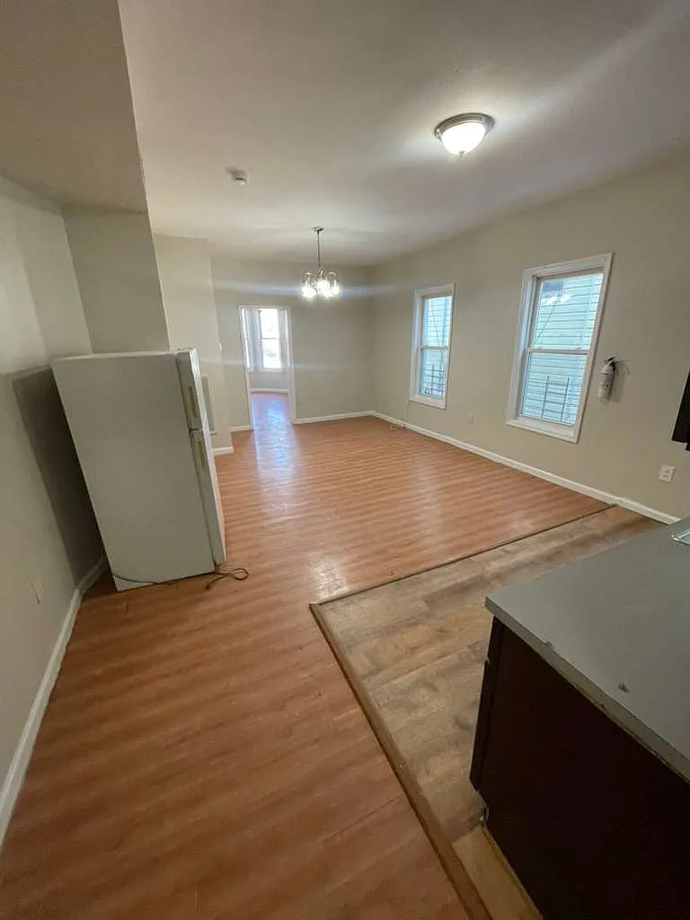 3 bed, $1,700 — Photo 4