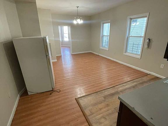 4th image of 114 S 14th St #L1
