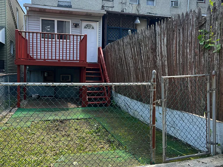 670 Atlantic St — Photo 23