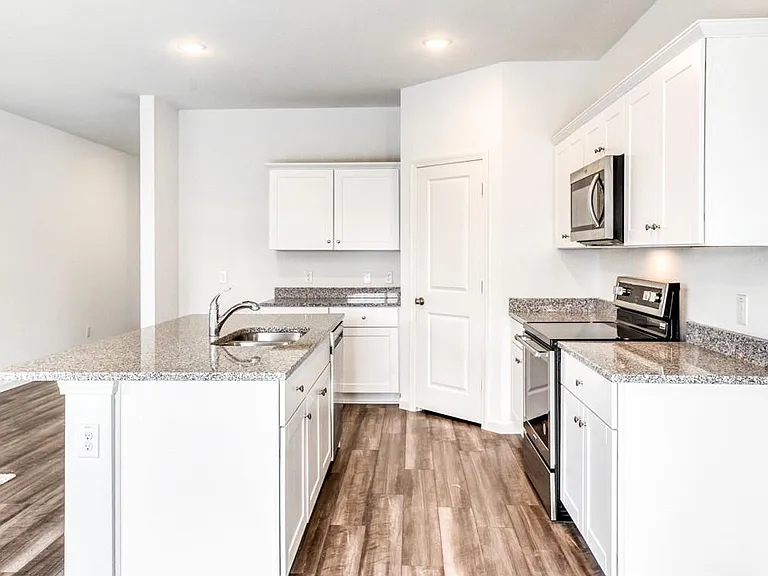 720 Holly St — Photo 2