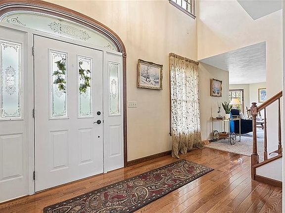 2nd image of 104 Wonderly Dr