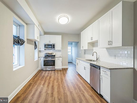 5th image of 910 Linden St