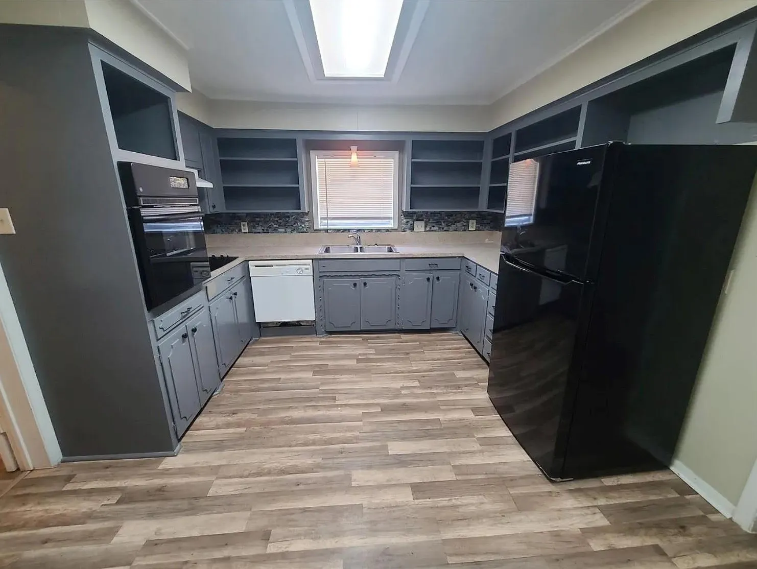 3 bed, 2212 sqft, $1,500 — Photo 3