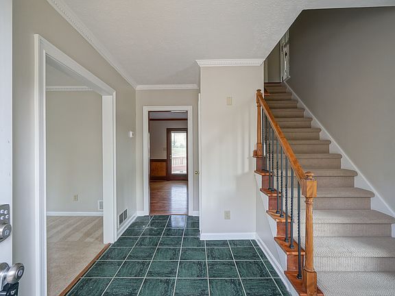 4th image of 1572 Berkshire Farm Dr