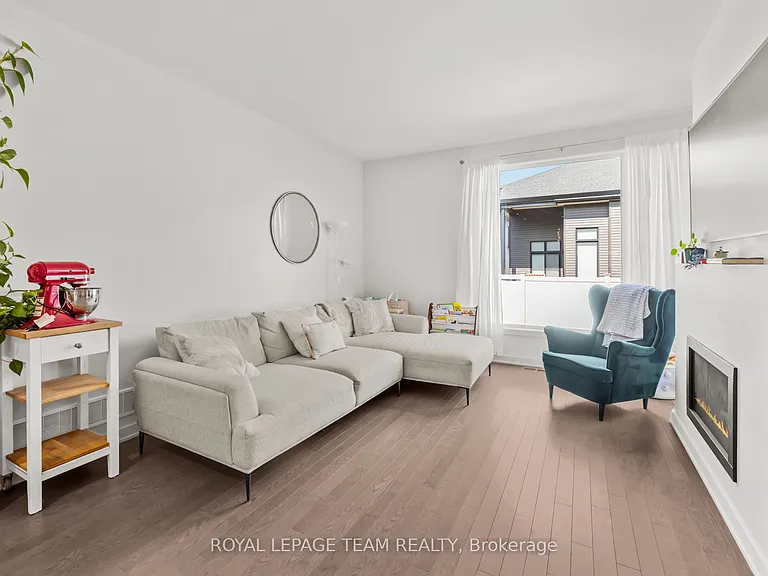 978 Acoustic Way — Photo 5