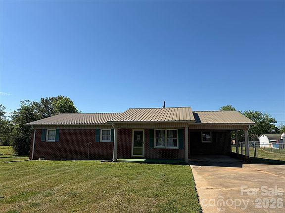 2nd image of 372 Ferry Rd