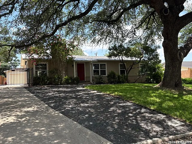737 Morningside Dr — Photo 3