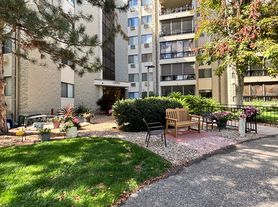 13890 E Marina Dr