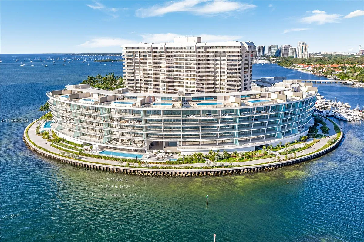 Building Photo - 5 Grove Isle Dr #L502