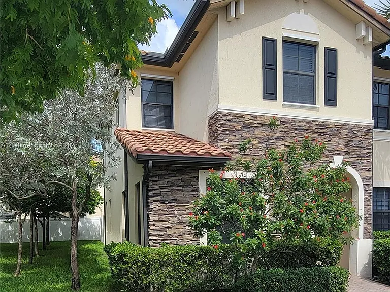 8872 W 35th Ct — Photo 4