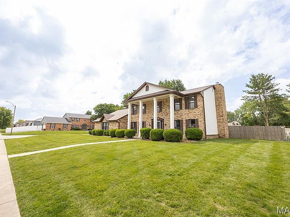 3rd image of 717 Saint Nicholas Dr