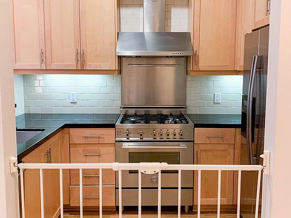 3rd image of 1001 Laurel St Unit 104