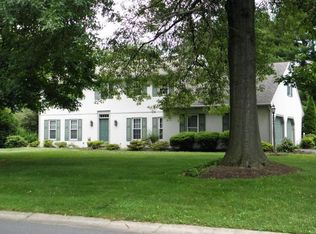 1307 Country Club Dr, Lancaster, PA 17601