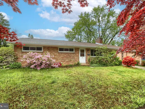 27 Brentwood Rd, Camp Hill, PA 17011