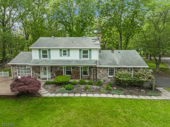 407 Pine Stone Drive, Hampton Boro, NJ 08827